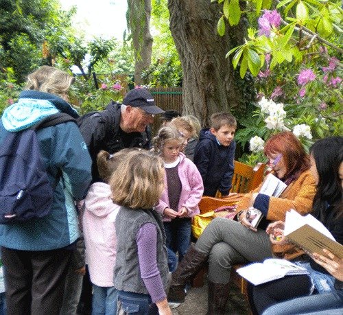 Artist Heather Harman teaches sketching class, Monet's Garden 2011. Read her story at www.ArtsyShark.com