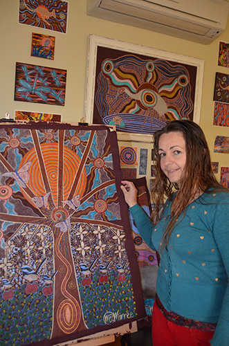Artist Miree Louise Bayliss in her studio. See her portfolio by visiting www.ArtsyShark.com