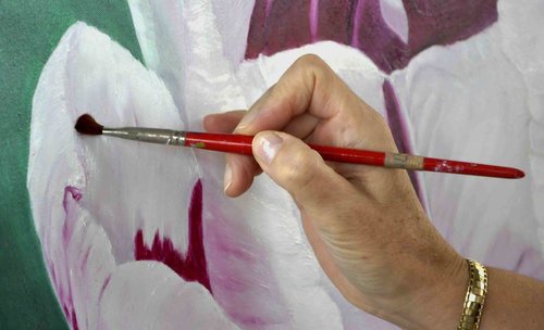 Artist Lily Van Bienen at work on a canvas. See her portfolio by visiting www.ArtsyShark.com