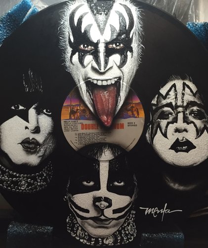 "Kiss" (DOUBLE PLATINUM), Acrylic on Vinyl, 12" round by artist Dan Menta. See his portfolio by visiting www.ArtsyShark.com