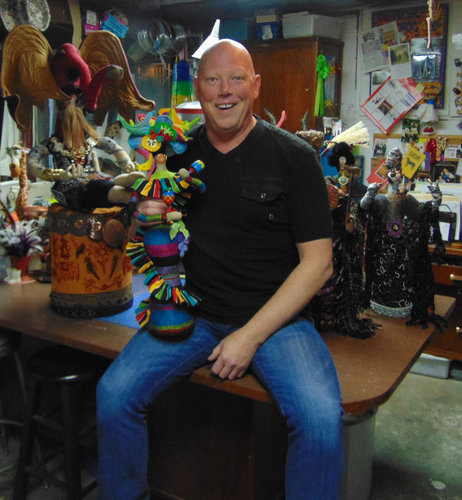 Artist Kent Epler in his studio. See his portfolio by visiting www.ArtsyShark.com