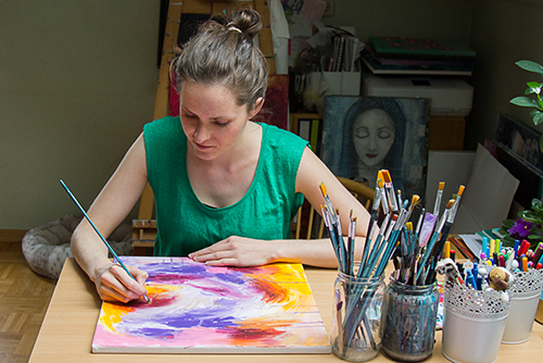 Artist Anja Berloznik in her studio