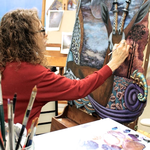 Artist Sudio Rakusin in her studio