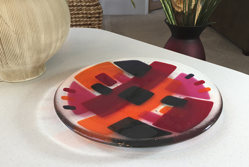 “RETRO Op Art Plate” Fused Glass, 10” Dia. x 1”by artist Lee Sorg. See his portfolio by visiting www.ArtsyShark.com 