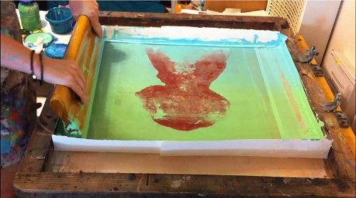 Rose Murillo uses a screen print process to create her pet portraits. Read about this artist at www.ArtsyShark.com