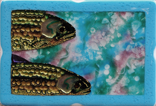 Glass artwork of two fish by Michael Dupille