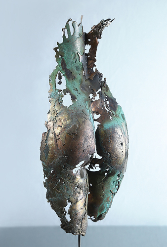 Bronze sculpture of a woman's backside by Gabrielle Fischer