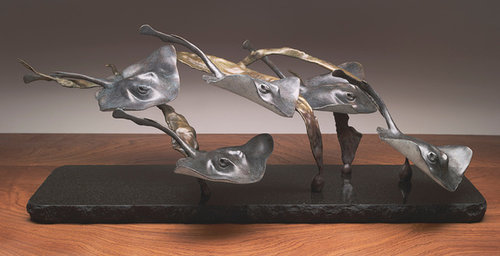 bronze sculpture of rays swimming