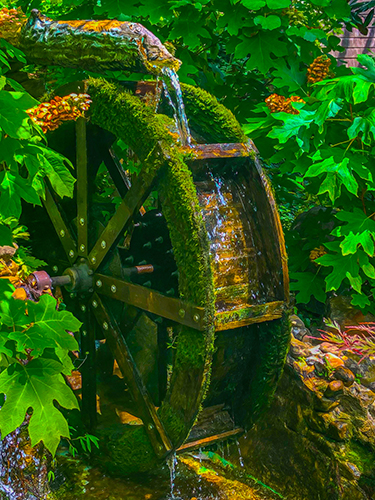 Digital photograph of a water wheel by Luis Almeida