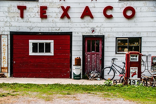 Photograph of an abandoned Texaco Station by Jenny Nordstrom