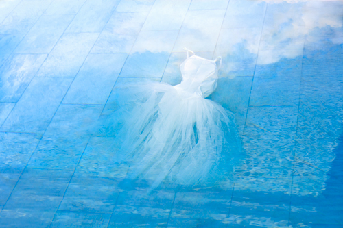 digital photography of a white dress by Helene Hubert