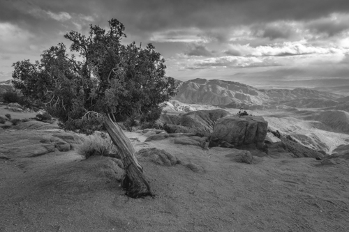 black & white landscape photograph by Axel Breutigam