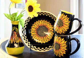 stoneware mugs, plate and vase by Dani Montoya
