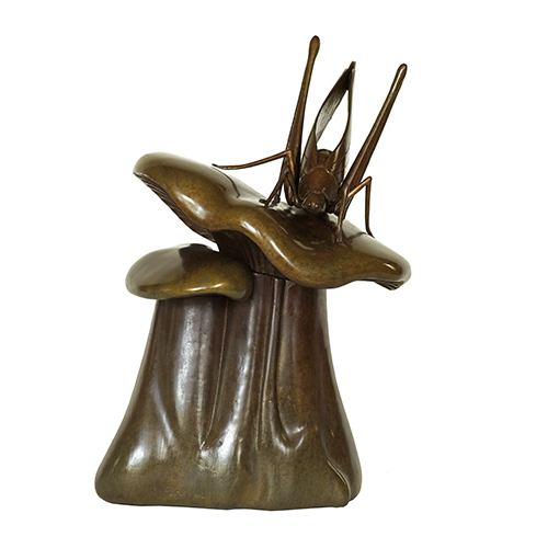 bronze grasshopper sculpture by Martin Pierce