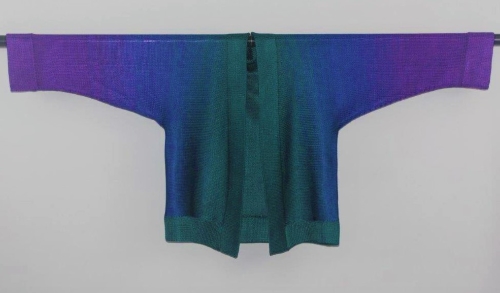giacca in maglia fiber art di Jacquelyn Roesch-Sanchez