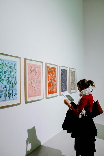 A wman looking at art