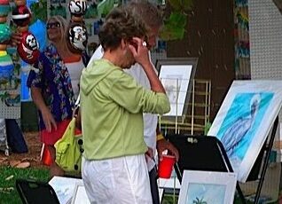 woman shopping for art